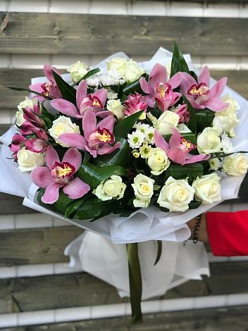 Букет цветов из: Розы и Хризантемы в Селты