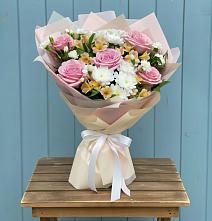 Букет цветов из:  Гвоздики, Орхидеи и Розы в Селты