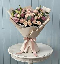 Букет цветов из:  Розы и Лизиантусы в Селты