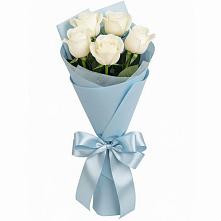 Букет 5 Белых роз Проуд в Селты