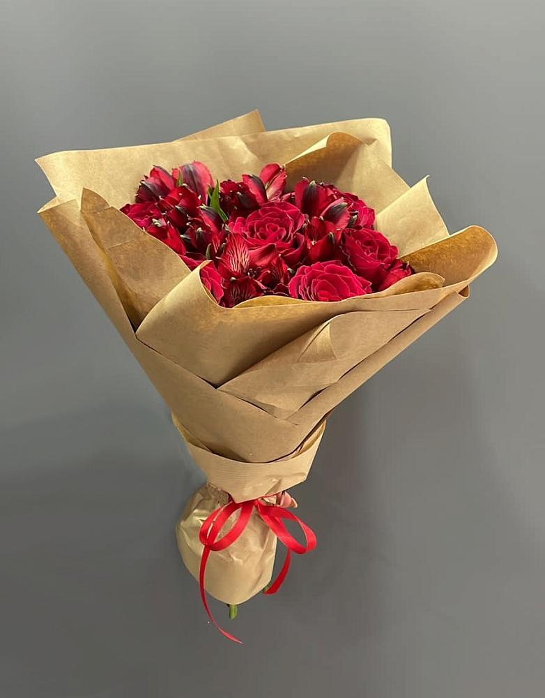 Букет цветов из: Альстромерии и Розы в Селты