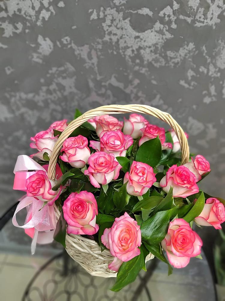 Цветочная композиция из Розы в корзине в Селты