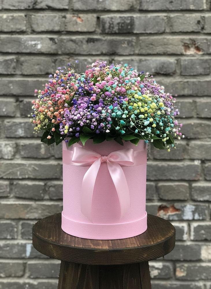 Цветочная композиция из Гипсофила и Розы в шляпной коробке в Селты
