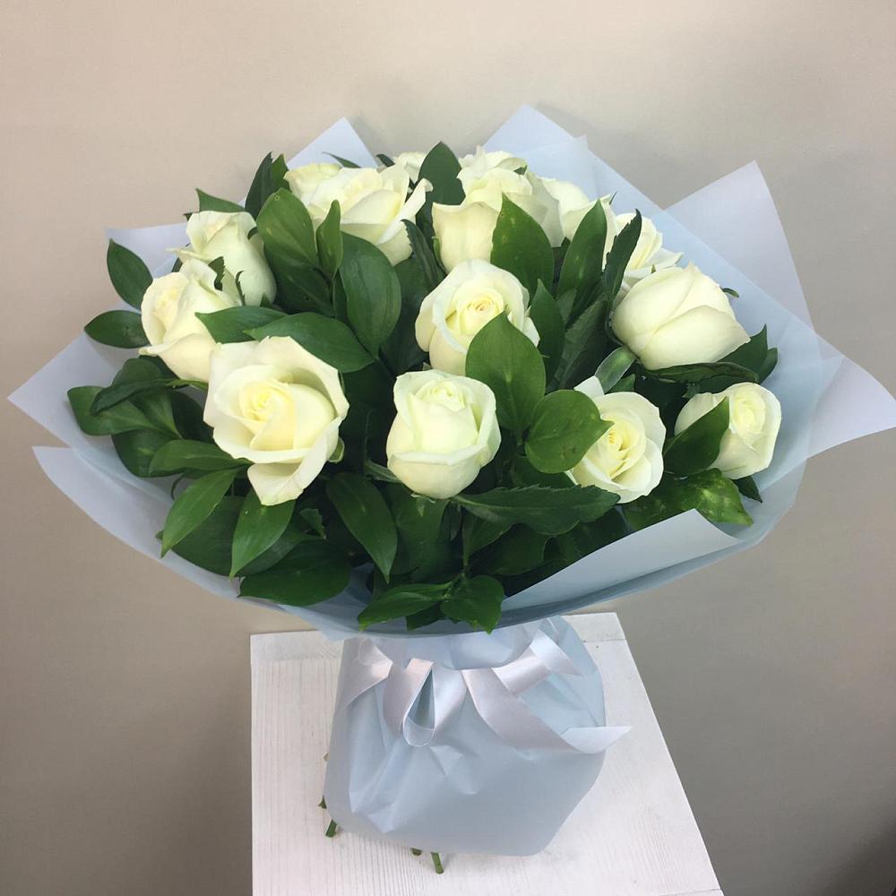 Букет 15 Белых роз Проуд в Селты