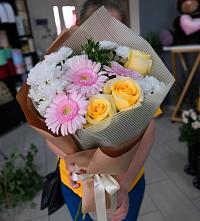 Букет цветов из:  Герберы, Розы и Хризантемы в Селты