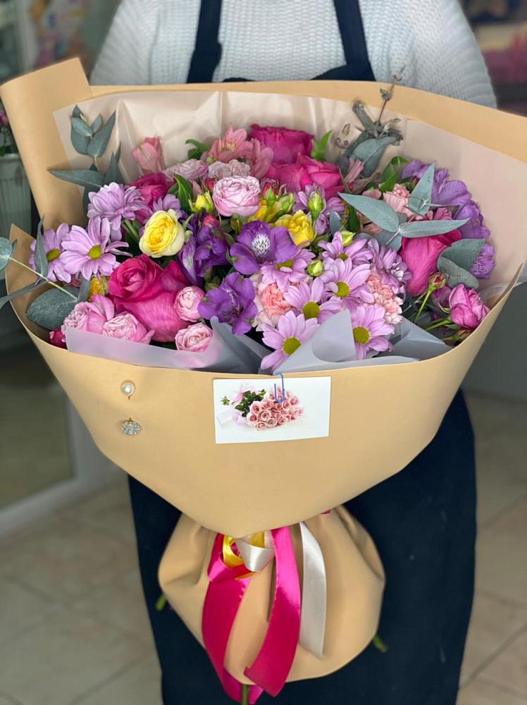 Букет цветов из: Хризантемы, Гвоздики и Альстромерии в Селты