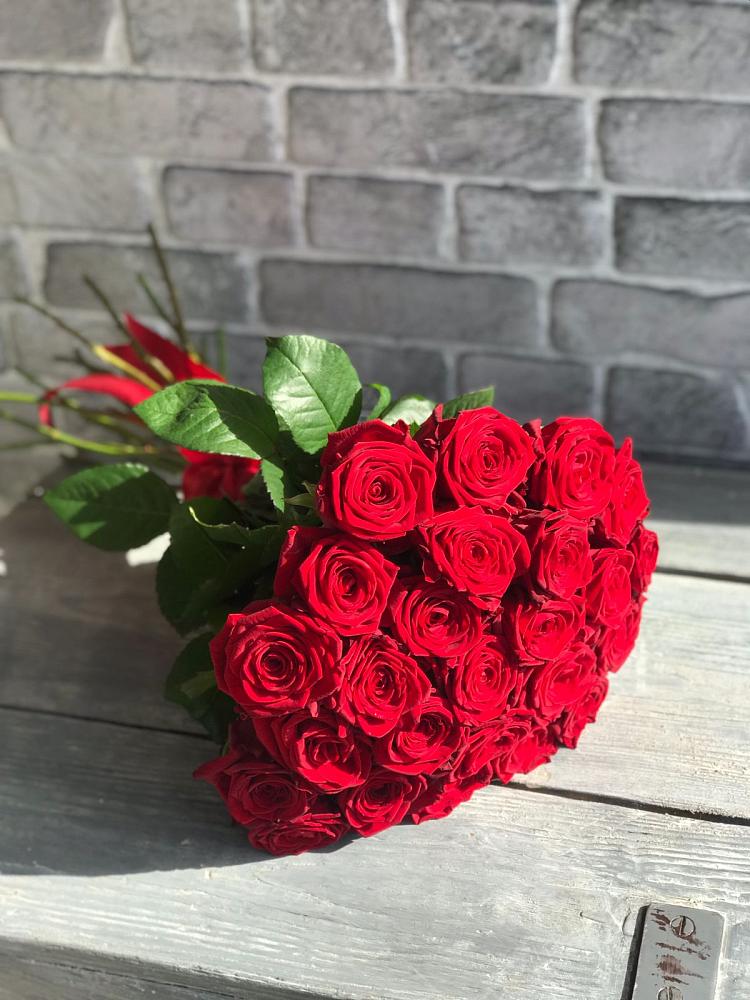 Букет Красные розы Фридом в Селты