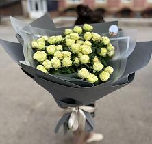 Букет Белые кустовые розы Солинеро в Селты