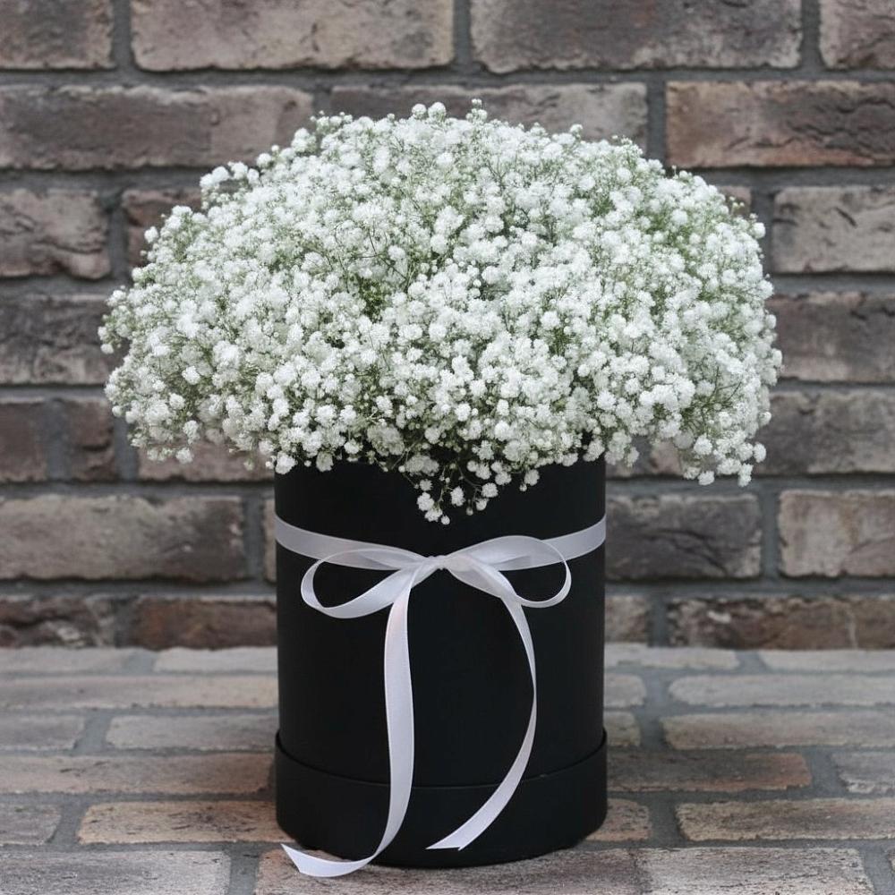 Цветочная композиция из Гипсофила в шляпной коробке в Селты