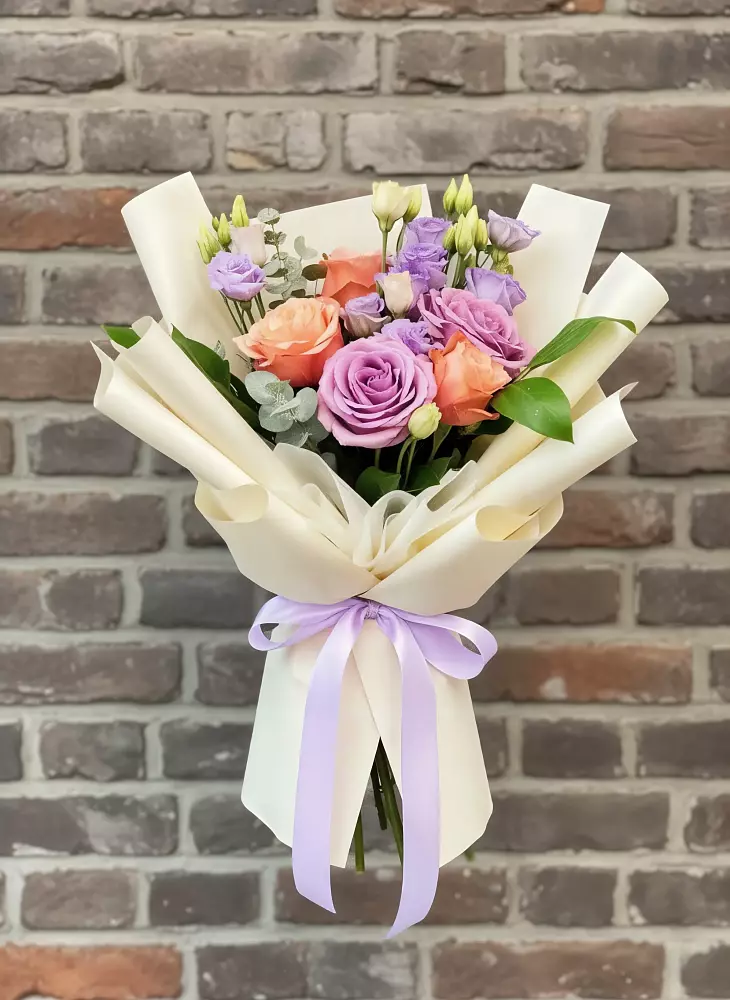 Букет цветов из: Лизиантусы и Розы в Селты