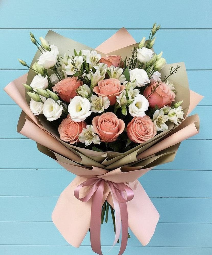 Букет цветов из: Розы, Альстромерии и Лизиантусы в Селты