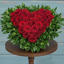 Цветочная композиция из Розы в виде сердца в Селты