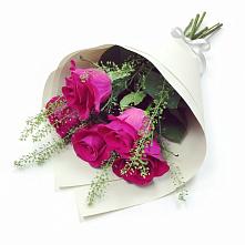 Букет цветов из:  Розы в Селты