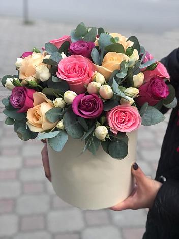 Цветочная композиция из Розы в шляпной коробке в Селты