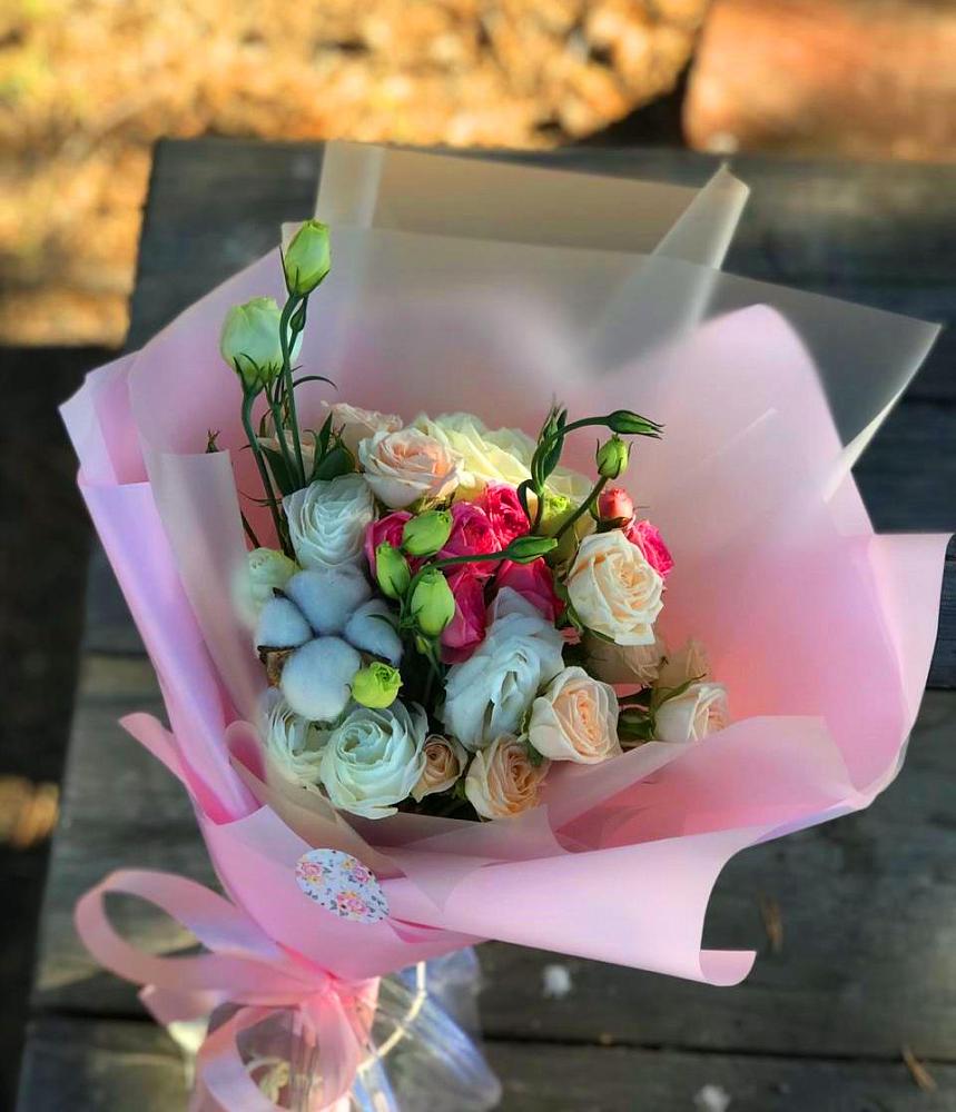 Букет цветов из: Розы и Лизиантусы в Селты