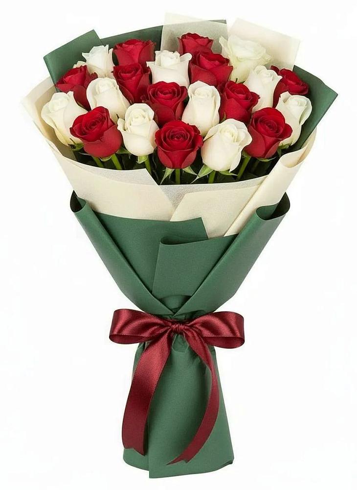 Букет Микс из красных и белых роз в Селты
