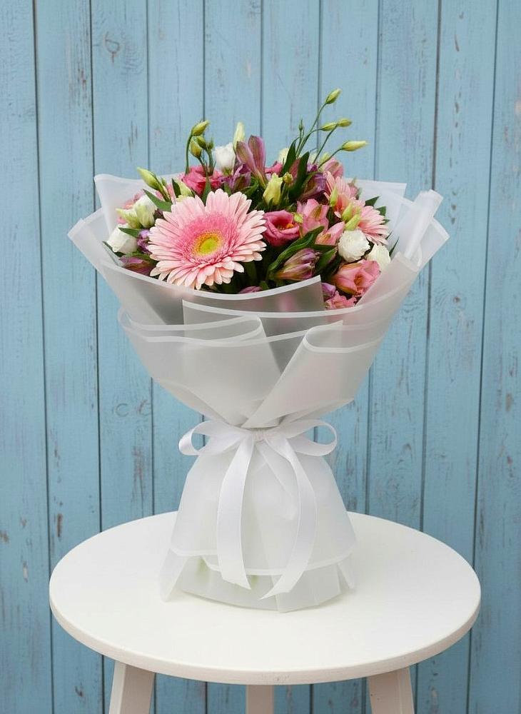 Букет цветов из: Герберы, Альстромерии и Лизиантусы в Селты