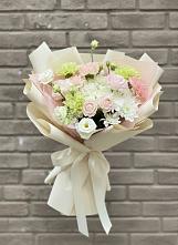 Букет цветов из:  Гвоздики, Розы, Лизиантусы и Хризантемы #REPLACE_PRED# Селты