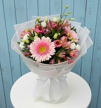Букет цветов из:  Герберы, Альстромерии и Лизиантусы в Селты