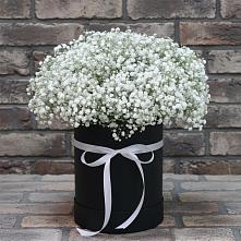 Цветочная композиция из Гипсофила в шляпной коробке в Селты