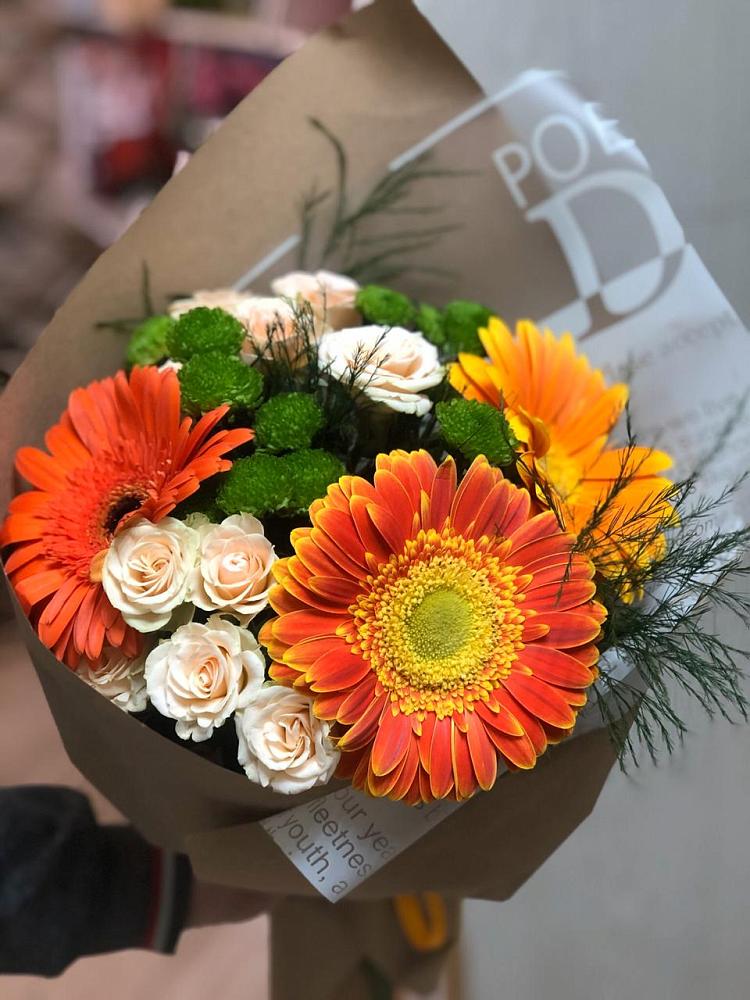 Букет цветов из: Герберы, Хризантемы и Розы в Селты