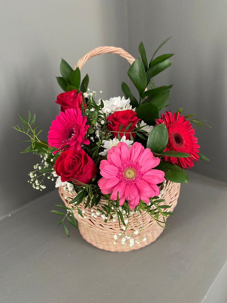Цветочная композиция из Розы, Хризантемы и Герберы в корзине в Селты