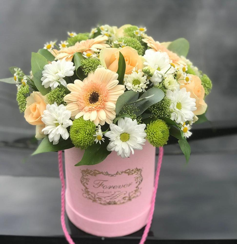 Цветочная композиция из Розы, Герберы и Хризантемы в шляпной коробке в Селты