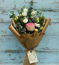 Букет цветов из:  Розы и Лизиантусы в Селты