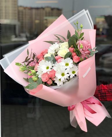 Букет цветов из: Розы, Лизиантусы и Хризантемы в Селты